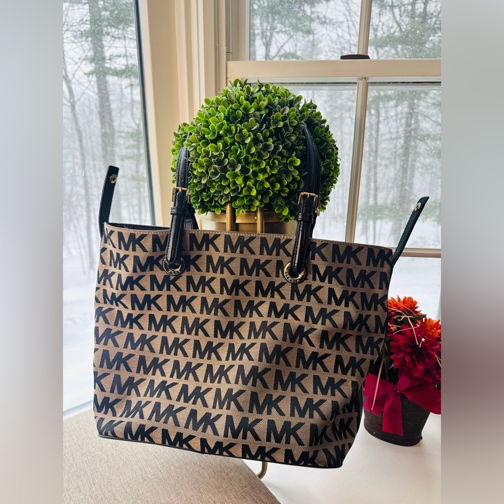 Michael Kors Signature Black and Tan Tote - Picture 3 of 10